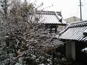 瑞興寺の雪景色